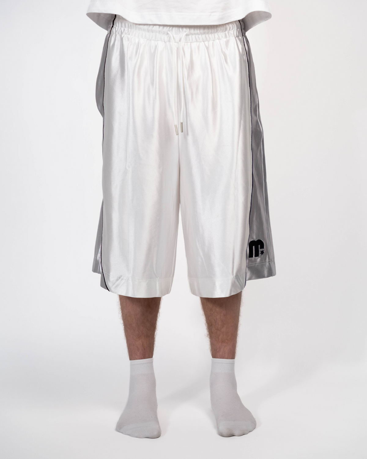 (The model IS 175CM WEARING SIZE L/XL)