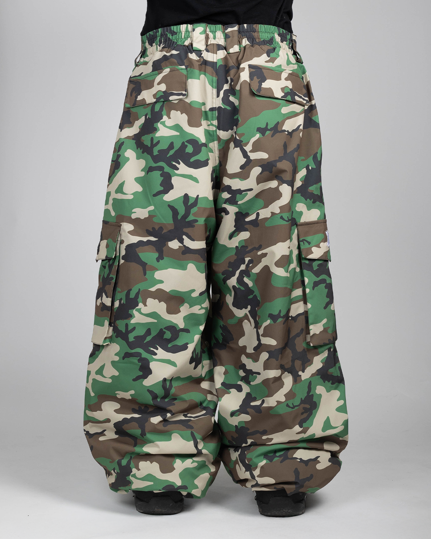 Camo baggy snowpants back view on model