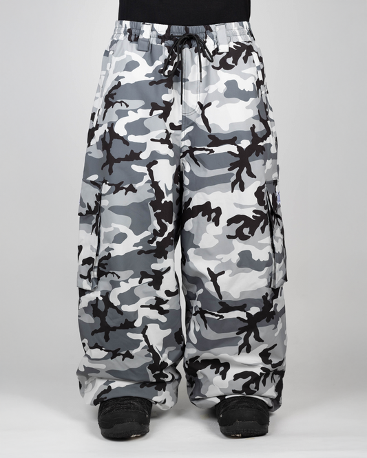 Winter Camo baggy snowpants front view on model (the model is 175cm wearing size XL)