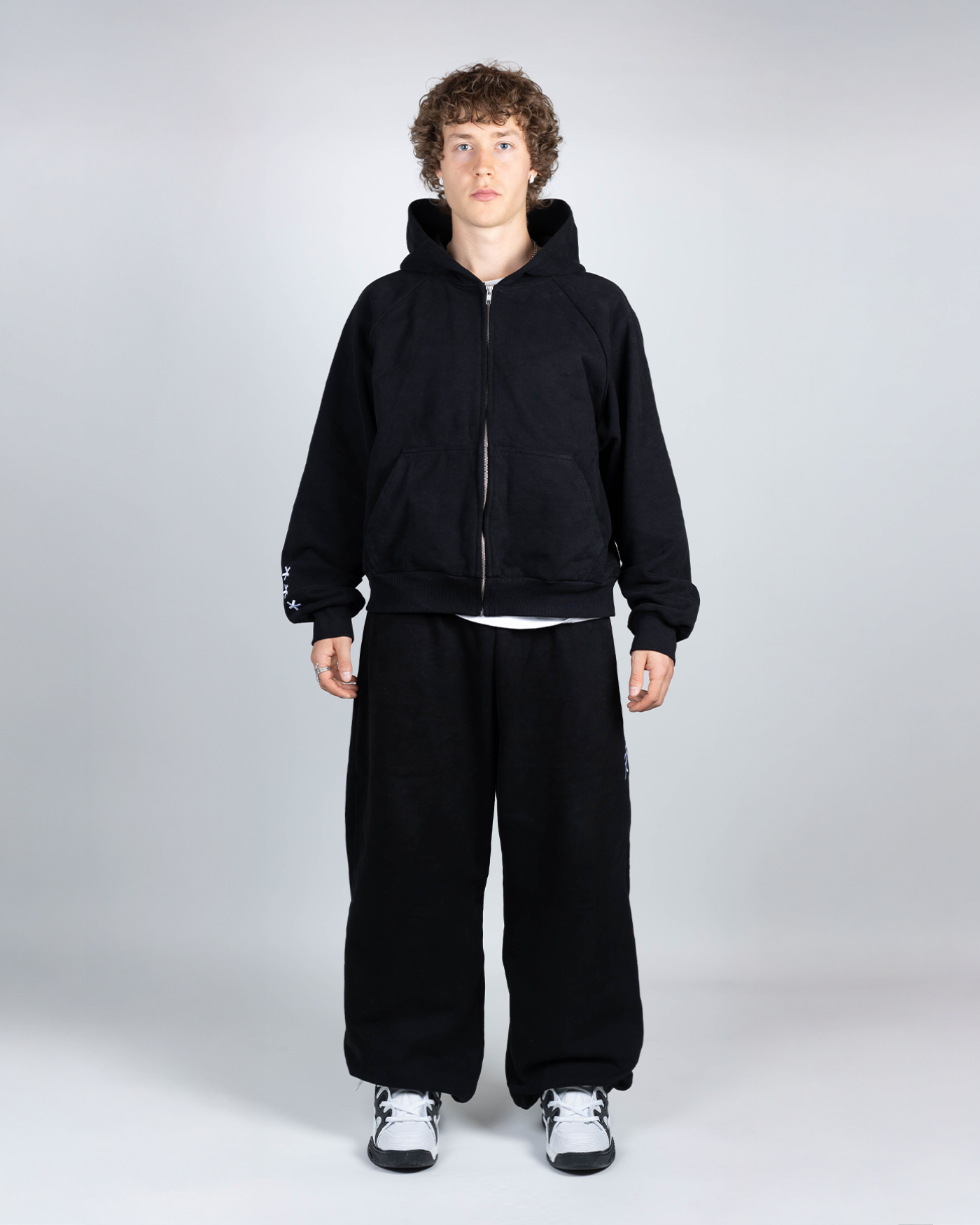 BLACK ZIPPER HOODIE
