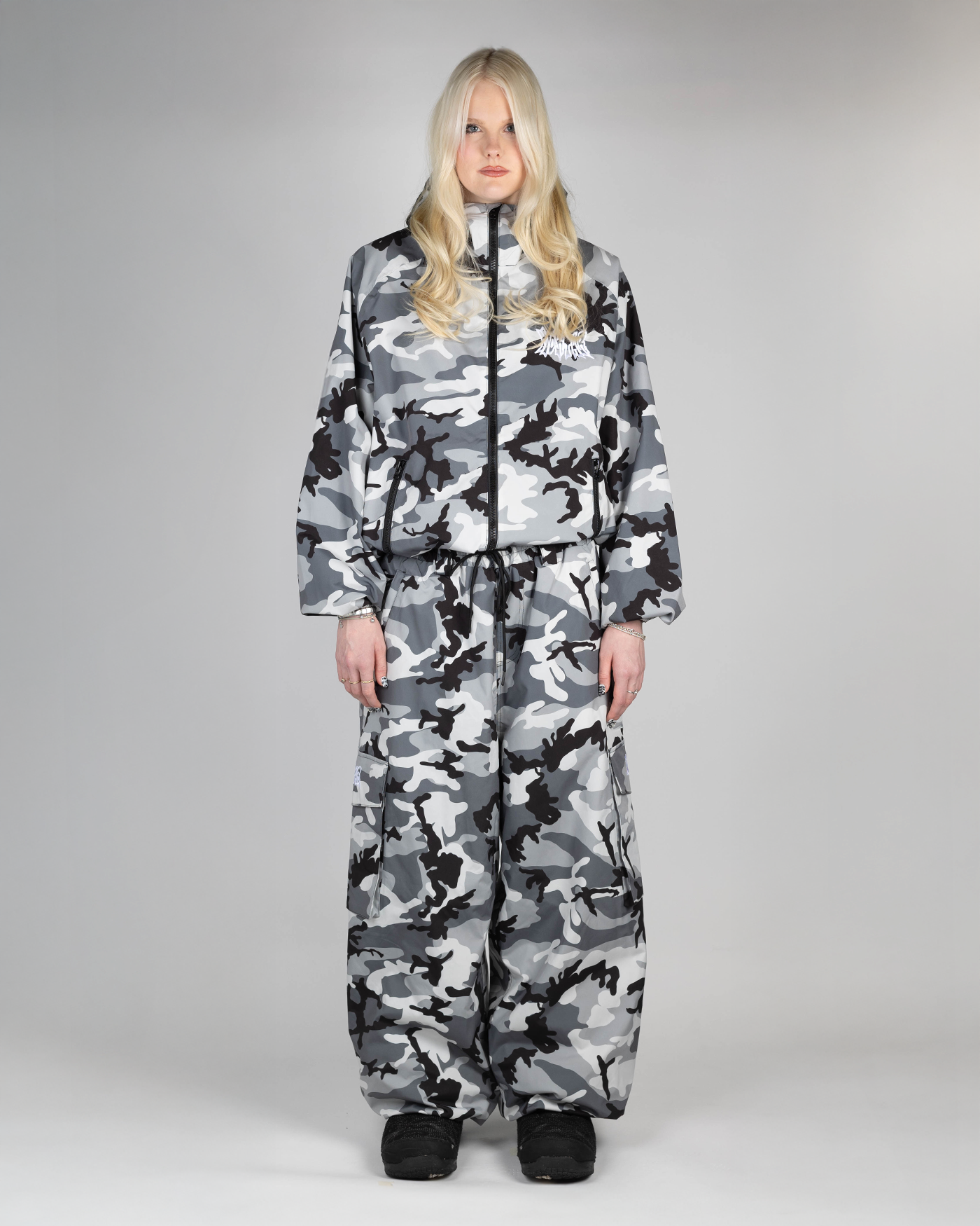 Winter Camo Baggy Snowpants full front view on a woman (she's 175cm wearing size L)