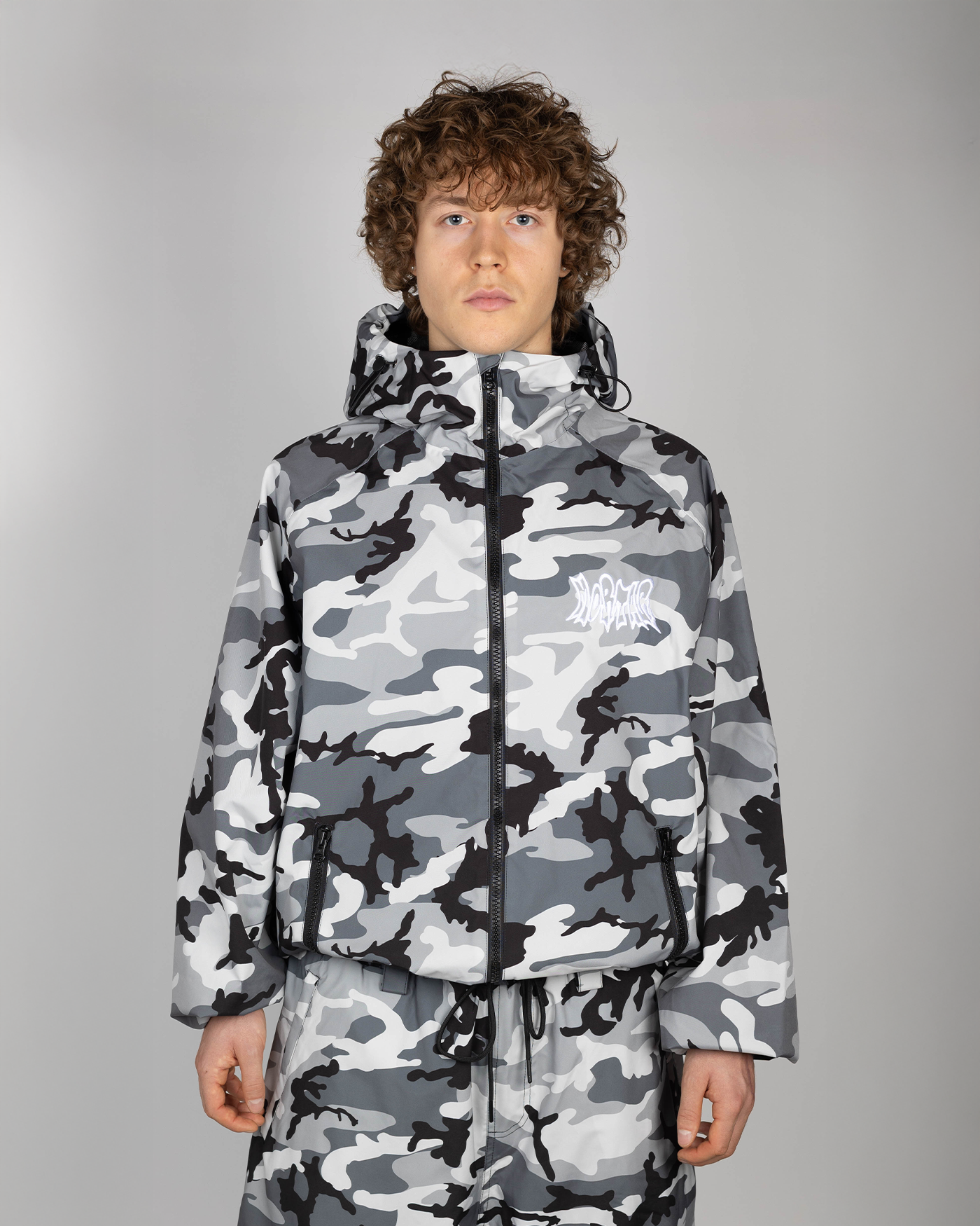 Winter camo snow jacket front view on model (the model is 175cm wearing size XL)