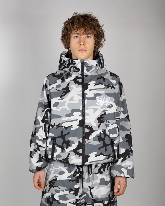 Winter camo snow jacket front view on model (the model is 175cm wearing size XL)